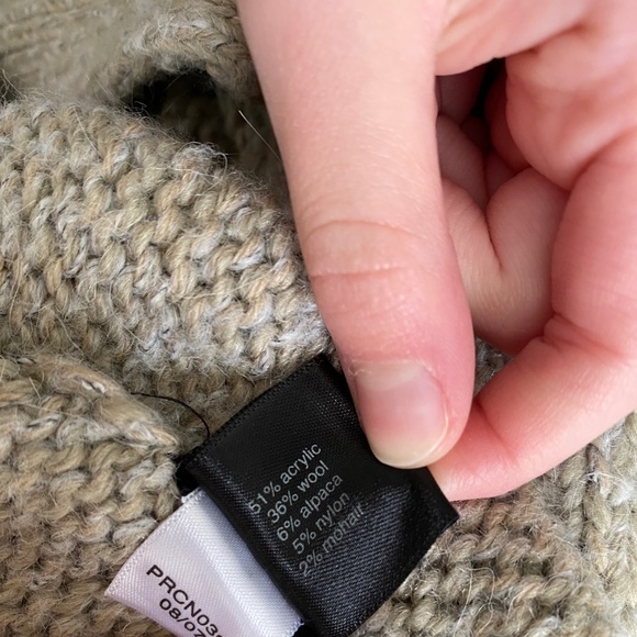 Cozy comfy neutral sweater - Picture 5 of 11